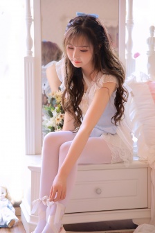 老头边吃奶边弄进去呻吟的视频
